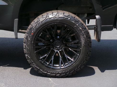 Used 2025 Chevrolet Silverado 1500 RST w/ Dark Appearance Package AWD/4WD image 6