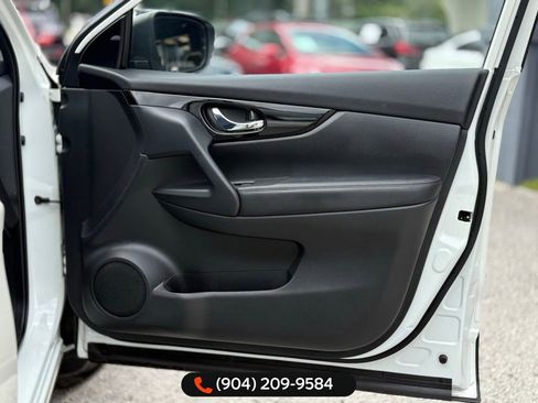 Used 2022 Nissan Rogue Sport SV image 14