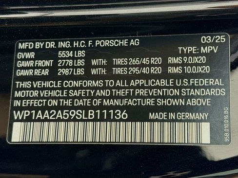Used 2025 Porsche Macan AWD/4WD image 34