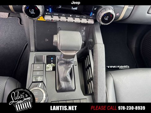 Used 2025 Toyota Tacoma Limited image 27