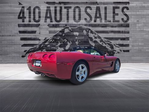Used 1999 Chevrolet Corvette Convertible w/ Memory Pkg RWD image 3