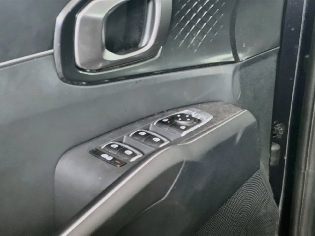 Used 2025 Kia Sorento EX FWD image 23