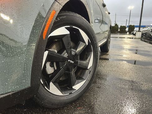 Used 2025 Kia Sorento EX image 2