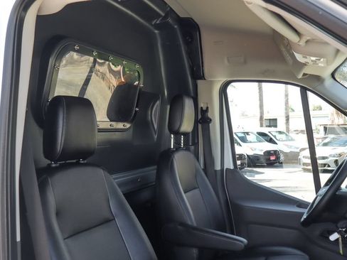 Used 2022 Ford E-Transit Medium Roof RWD image 42