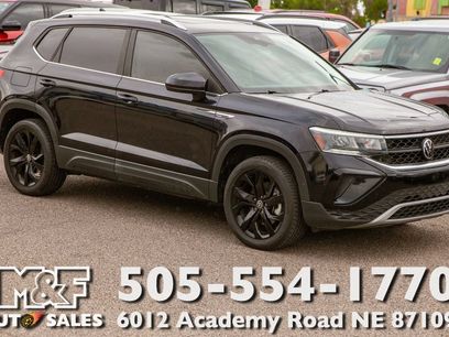 Used 2022 Volkswagen Taos SE w/ Panoramic Sunroof Package