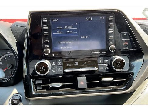 Used 2022 Toyota Highlander LE AWD/4WD image 24