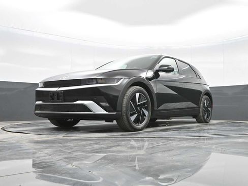 New 2025 Hyundai Ioniq 5 SE image 23