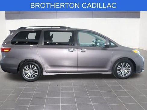 Used 2020 Toyota Sienna XLE w/ XLE Navigation Package FWD image 11