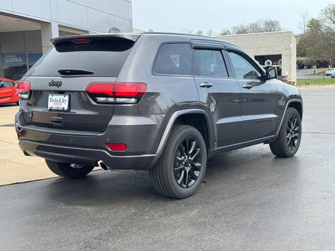 Used 2021 Jeep Grand Cherokee Laredo X image 3