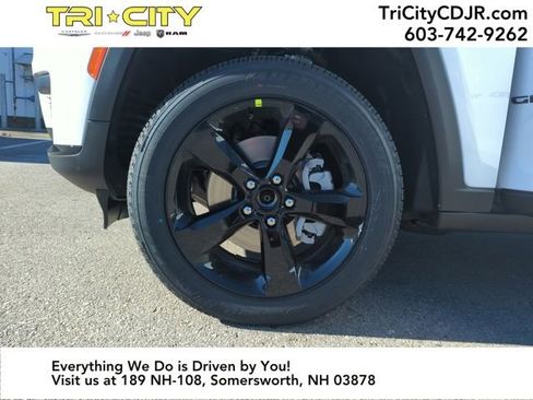 New 2025 Jeep Grand Cherokee L Altitude image 21