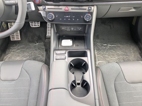 Used 2025 Hyundai Elantra Sport FWD image 16
