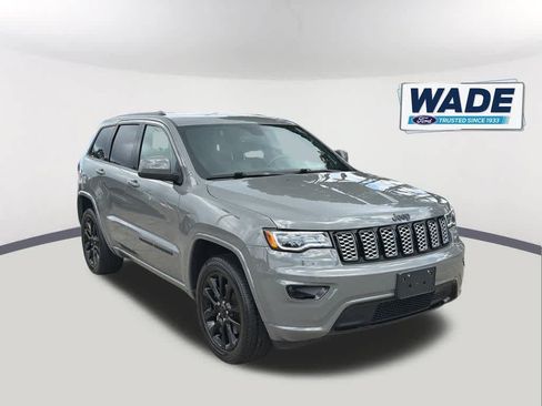 Used 2022 Jeep Grand Cherokee Laredo X AWD/4WD image 3