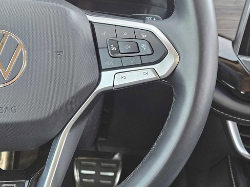 Used 2024 Volkswagen Atlas SEL Premium R-Line image 29