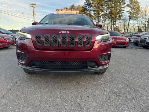 Used 2020 Jeep Cherokee Latitude w/ Cold Weather Group AWD/4WD image 2