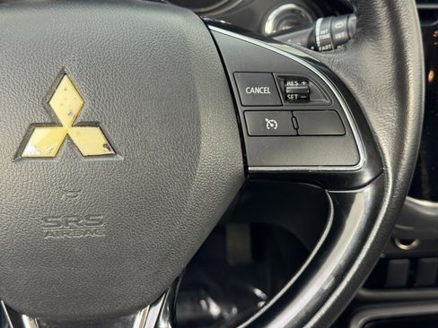 Used 2017 Mitsubishi Outlander SE image 19