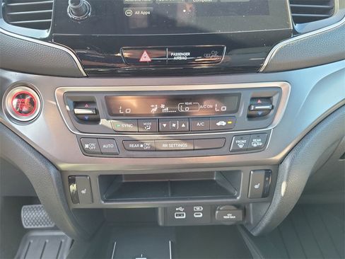 Certified 2025 Honda Passport EX-L image 39