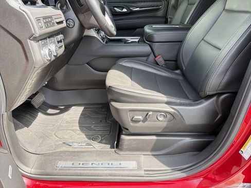 Used 2024 GMC Yukon XL Denali w/ Advanced Technology Package image 5