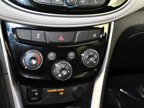 Used 2019 Chevrolet Trax Premier AWD/4WD image 28