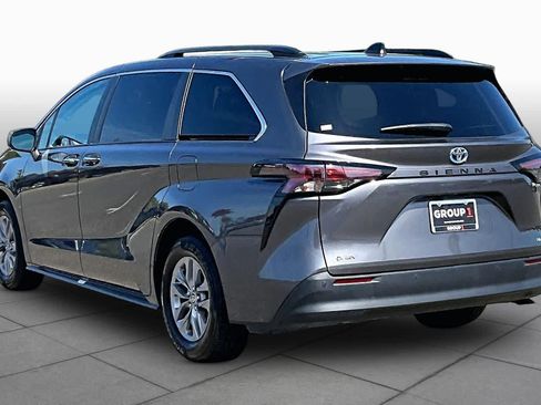 Certified 2025 Toyota Sienna XLE FWD image 11