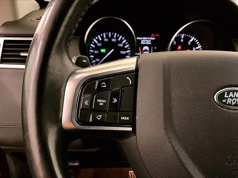 Used 2016 Land Rover Discovery Sport SE image 18