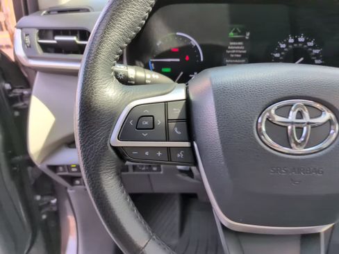 Used 2023 Toyota Sienna XLE image 21