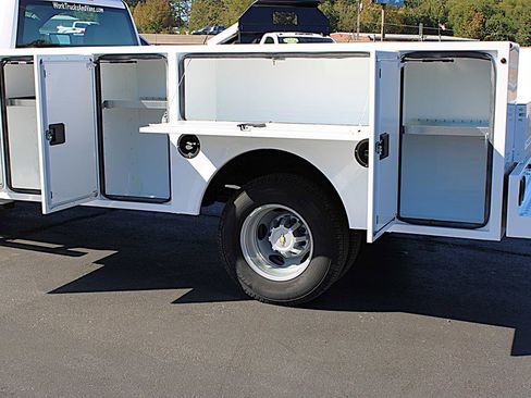 Used 2024 Chevrolet Silverado 3500 W/T w/ Snow Plow Prep Package AWD/4WD image 7