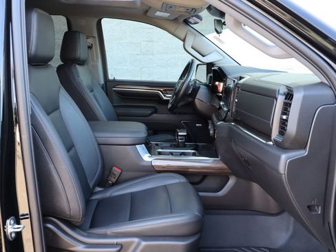 Used 2023 Chevrolet Silverado 1500 LT Trail Boss w/ LT Trail Boss Premium Package AWD/4WD image 38
