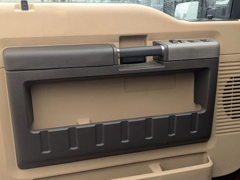 Used 2016 Ford F250 XLT w/ XLT Premium Package image 12