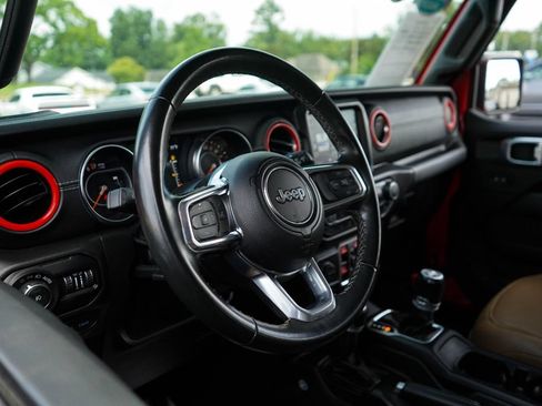 Used 2021 Jeep Wrangler Unlimited Sahara AWD/4WD image 5