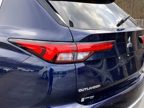 Used 2023 Mitsubishi Outlander SE image 37