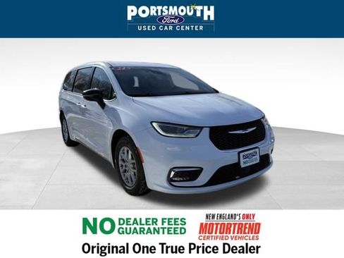 Used 2024 Chrysler Pacifica Touring-L image 1