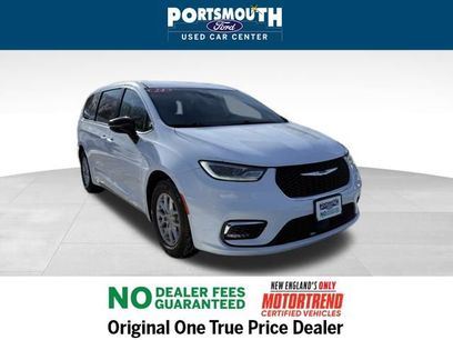 Used 2024 Chrysler Pacifica Touring-L