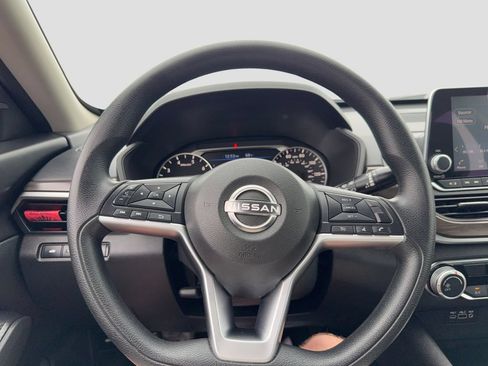 Used 2024 Nissan Altima 2.5 SV FWD image 15