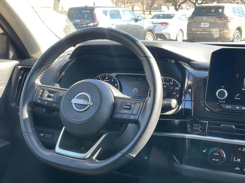 Used 2025 Nissan Pathfinder SV image 37