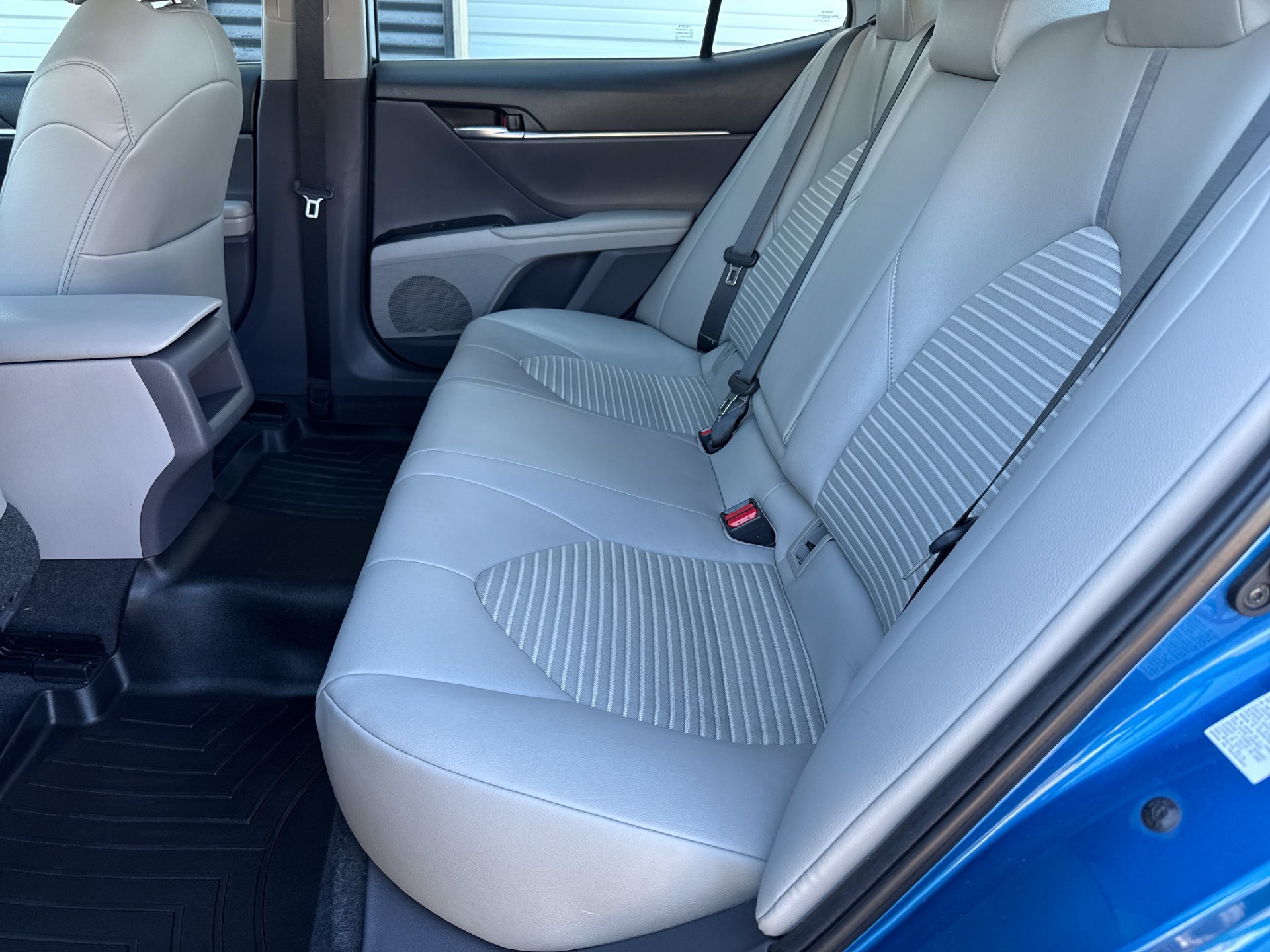 Used 2018 Toyota Camry SE FWD image 20