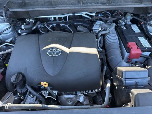 Used 2022 Toyota Highlander L image 36