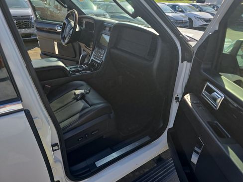 Used 2016 Lincoln Navigator L Reserve RWD image 20