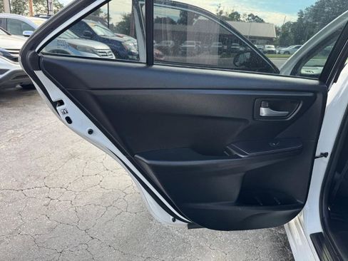 Used 2015 Toyota Camry SE image 15