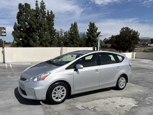 Used 2013 Toyota Prius V Three image 4