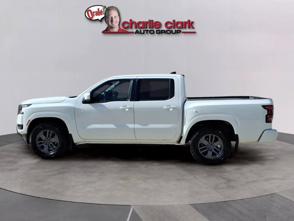 Used 2025 Nissan Frontier SV RWD image 2