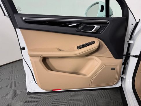 Certified 2026 Porsche Macan AWD/4WD image 19