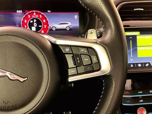 Used 2020 Jaguar F-PACE SVR image 23