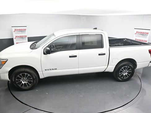 Used 2022 Nissan Titan SV image 27