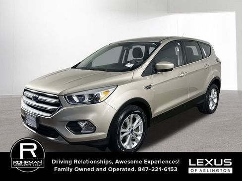 Used 2017 Ford Escape SE image 1