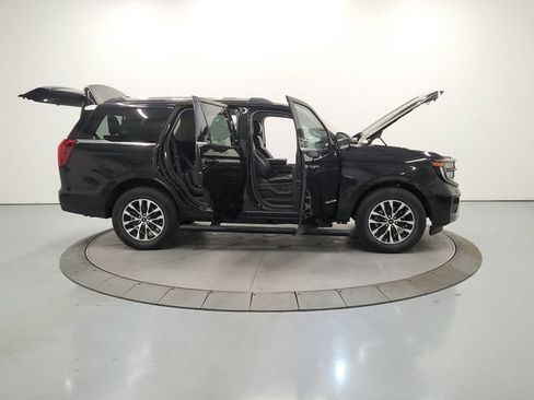 Used 2025 Ford Expedition Platinum AWD/4WD image 17