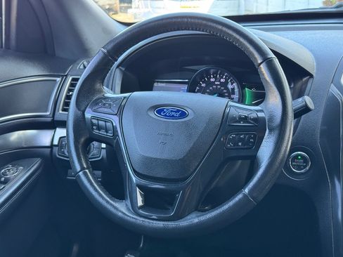 Used 2019 Ford Explorer XLT w/ Equipment Group 202A FWD image 25