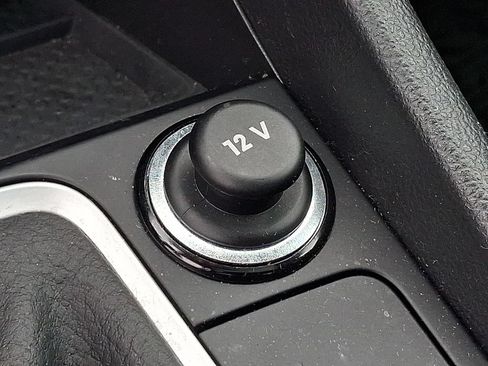 Used 2025 Volkswagen Jetta SE FWD image 29
