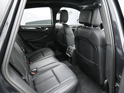 Certified 2025 Porsche Macan AWD/4WD image 27