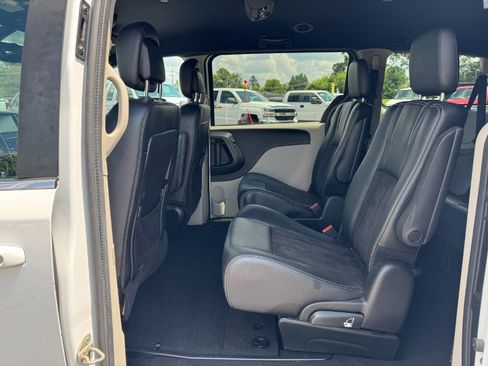 Used 2019 Dodge Grand Caravan SXT FWD image 16