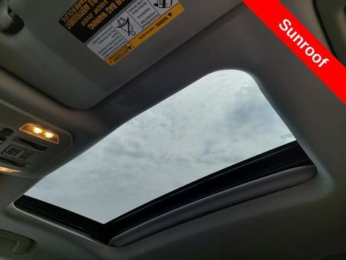 Used 2022 Toyota Highlander XLE AWD/4WD image 11